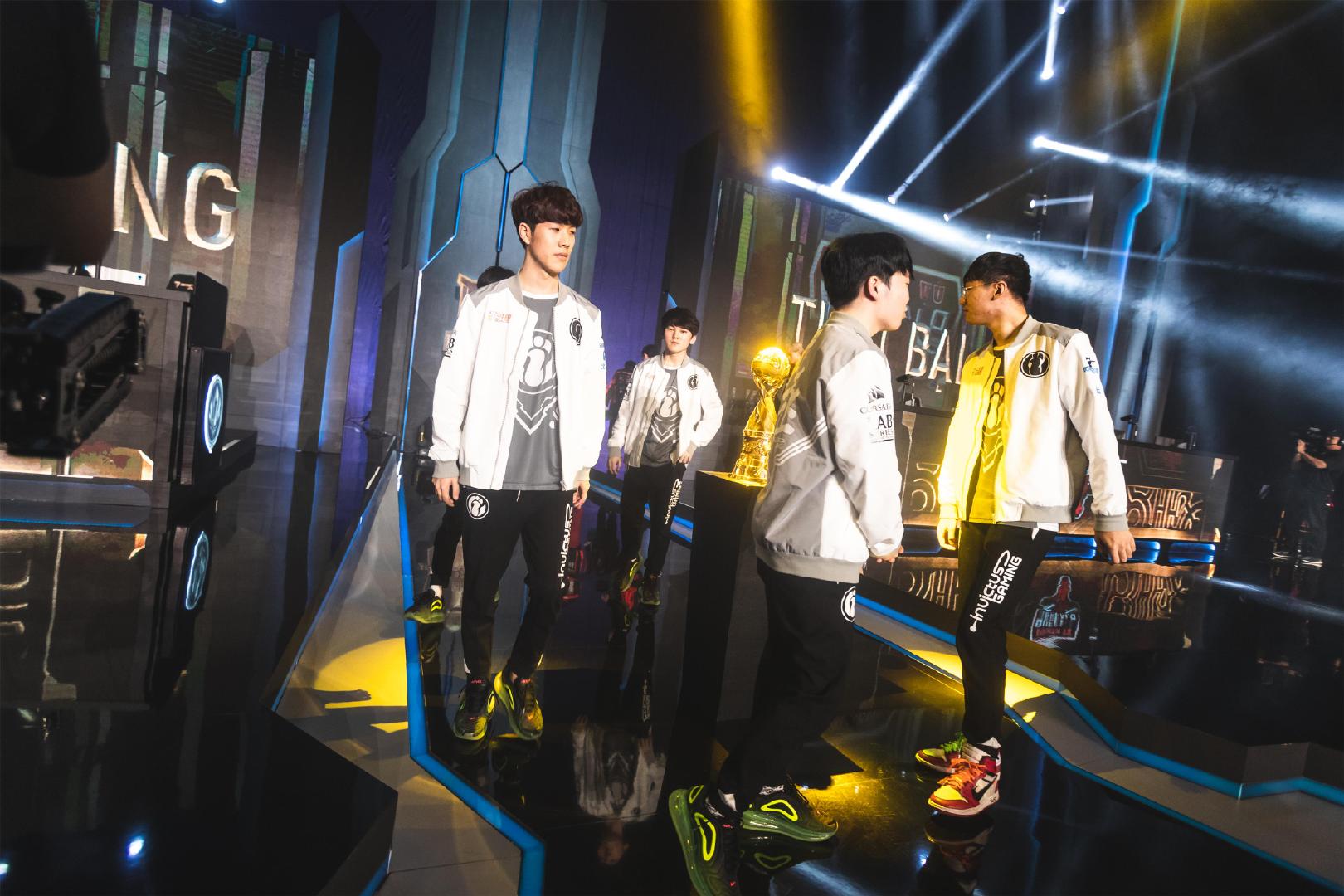 赛后群访Wayward谈被横扫：今天状态不好 团战打的也没有对面好